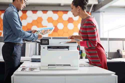 Plus silencieuses, moins encombrantes et désormais tout aussi rapides que les multifonctions laser, les offres jet d'encre se font une place au bureau.
