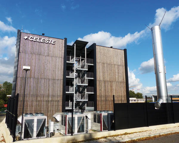 Pour son datacenter Marilyn, Celeste a misé sur le “free cooling” afin de bénéficier d’un meilleur PUE. Le datacenter est bâti à la verticale afin que l’air chaud s’échappe par le haut, à l’image d’une ruche.