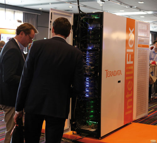 La baie IntelliFlex de Teradata combine haute densité, performances d’analyses et re-configurations express.