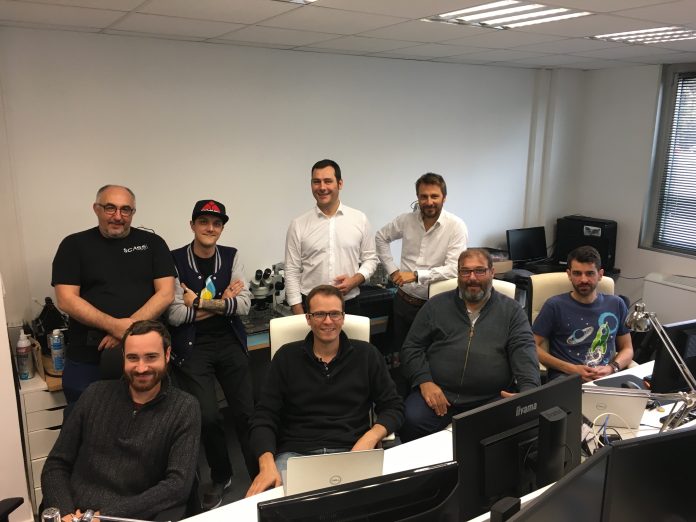 Equipe IOT Scassi. En chemise blanche, Frédéric Jourdan, ancien dirigeant de Snootlab, et Laurent Pelud, CEO de Scassi Equipe IOT Scassi