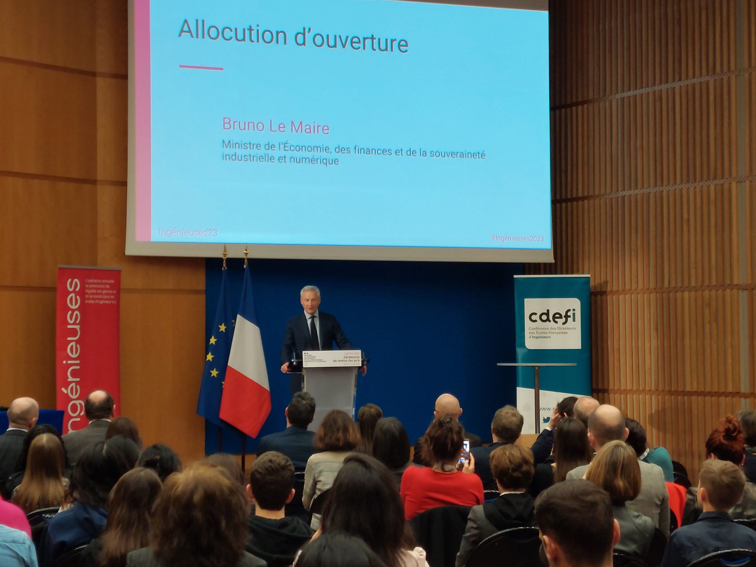 Bruno Le Maire annonce l'ouverture de 1 000 places en écoles d'ingénieur pour 2024. Crédit: Stéphanie Masson.